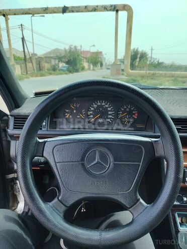 Mercedes E 220 1993, 457,000 km - 2.2 l - Bakı