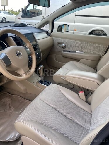 Nissan Tiida-11