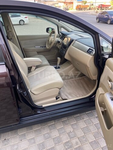 Nissan Tiida-12