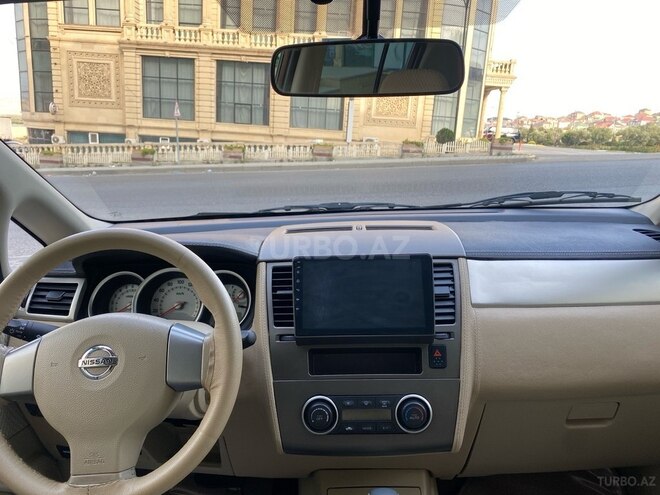 Nissan Tiida-10