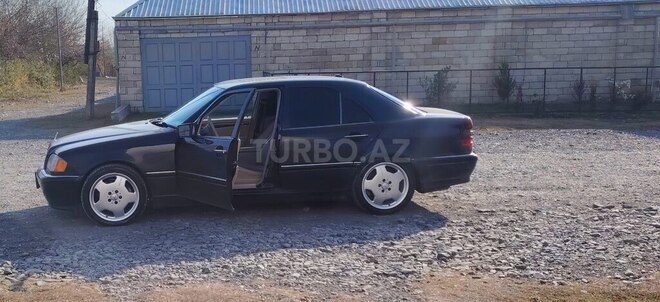 Mercedes C 230 1999, 390,000 km - 2.3 l - Qax