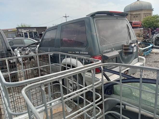 Mitsubishi Pajero 1996, 235,689 km - 3.5 л - Sumqayıt