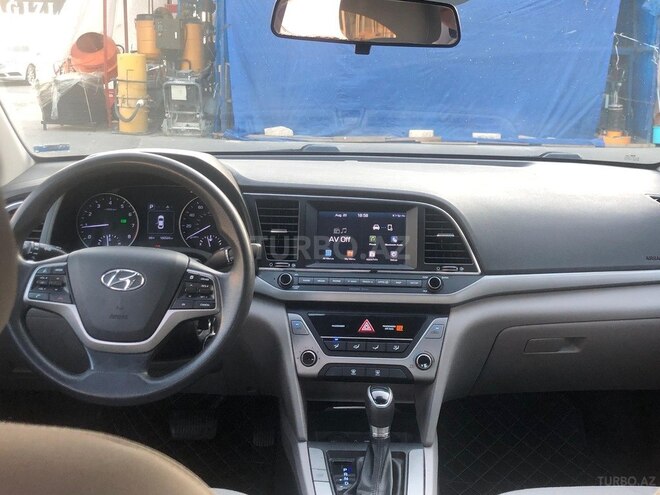 Hyundai Elantra 2018, 106,500 km - 2.0 l - Bakı