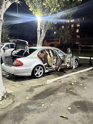 Mercedes E 270 2002, 355,000 km - 2.7 l - Bakı
