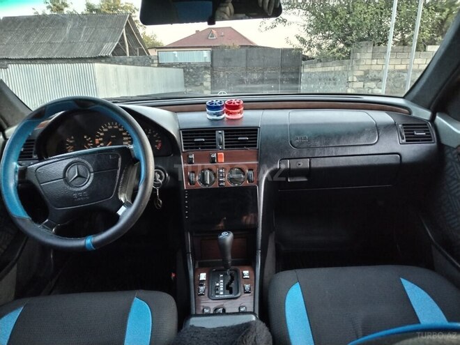 Mercedes C 220 1995, 356,563 km - 2.2 л - Zaqatala