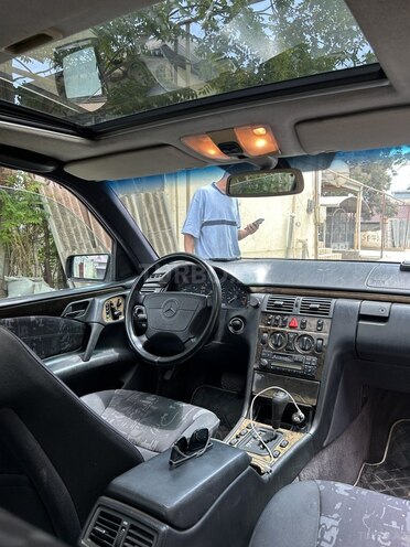 Mercedes E 240 1997, 240,000 km - 2.4 l - Bakı