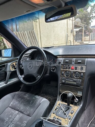 Mercedes E 240 1997, 240,000 km - 2.4 l - Bakı