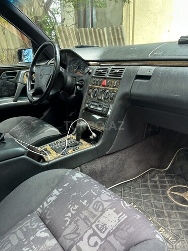 Mercedes E 240 1997, 240,000 km - 2.4 l - Bakı