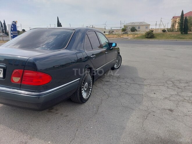 Mercedes E 240 1998, 256,043 km - 2.4 l - Bakı