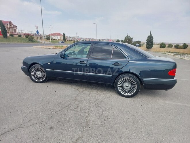 Mercedes E 240 1998, 256,043 km - 2.4 l - Bakı