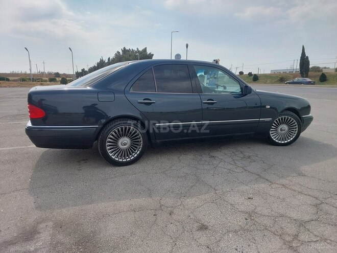 Mercedes E 240 1998, 256,043 km - 2.4 l - Bakı