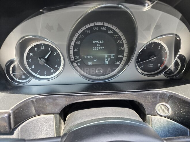 Mercedes E 350 2011, 225,800 km - 3.5 л - Ağcabədi