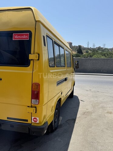Mercedes 208 D 1993, 230,000 km - 2.3 l - Bakı