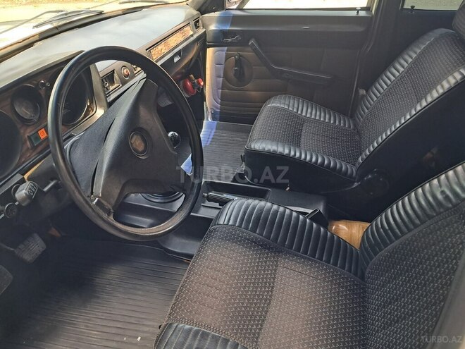 GAZ 24 1989, 392,000 km - 2.5 l - Qazax