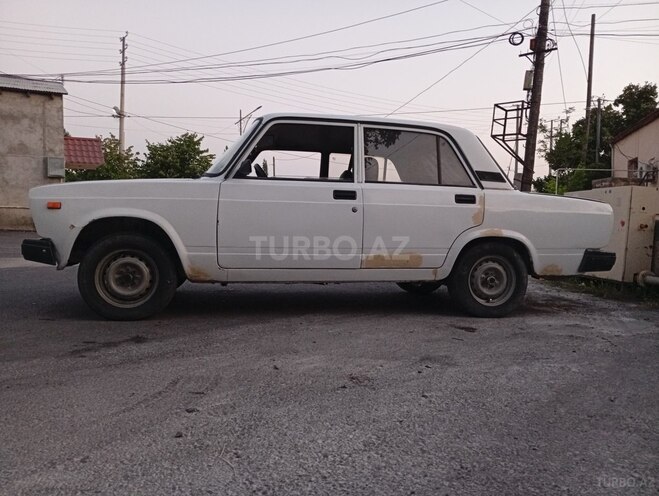 LADA (VAZ) 2107 2004, 85,000 km - 1.6 л - Qax