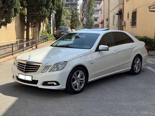 Mercedes E 220-1