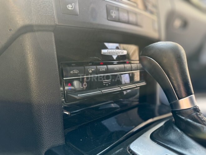 Mercedes E 220-12
