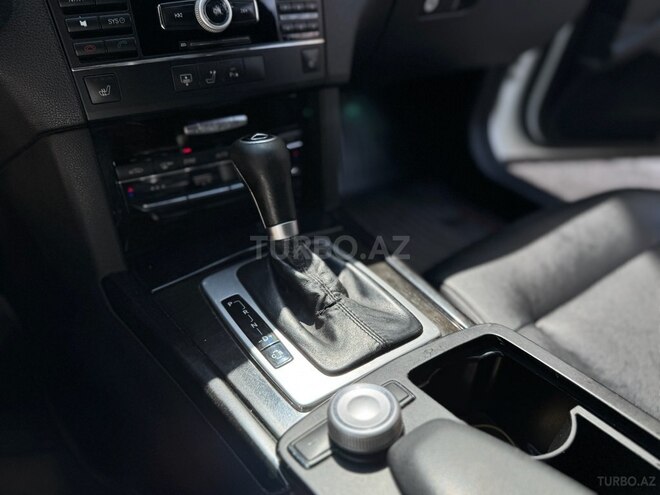 Mercedes E 220-13