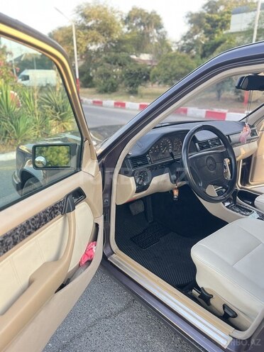 Mercedes E 220 1993, 364,587 km - 2.2 l - Xırdalan
