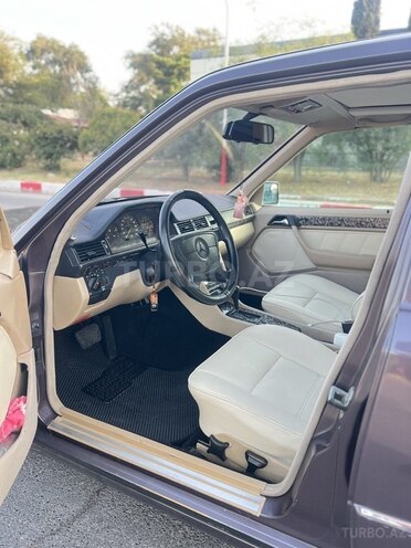 Mercedes E 220 1993, 364,587 km - 2.2 l - Xırdalan