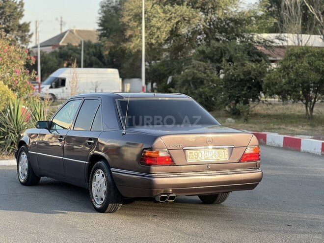 Mercedes E 220 1993, 364,587 km - 2.2 l - Xırdalan