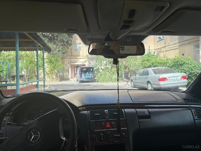 Mercedes E 230 1995, 450,000 km - 2.3 l - Bakı