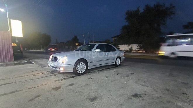 Mercedes E 270 2001, 441,582 km - 2.7 l - Bakı