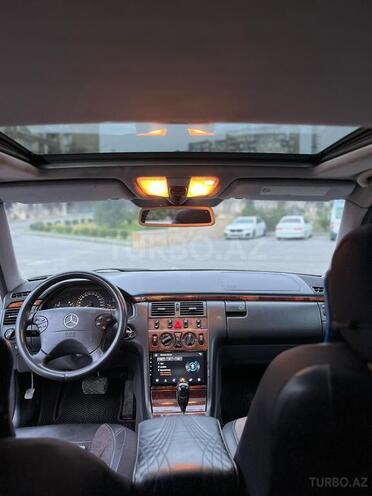 Mercedes E 270 2001, 441,582 km - 2.7 l - Bakı