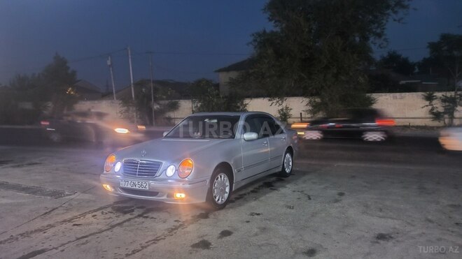 Mercedes E 270 2001, 441,582 km - 2.7 l - Bakı