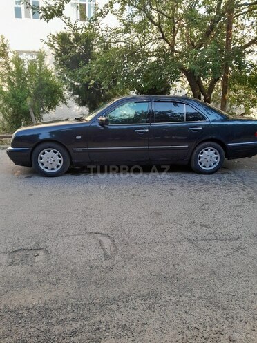Mercedes E 240 1999, 263,000 km - 2.4 l - Sumqayıt