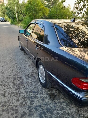 Mercedes E 240 1999, 263,000 km - 2.4 l - Sumqayıt