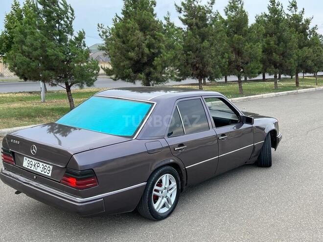 Mercedes E 230 1995, 24,254 km - 2.3 l - Gəncə
