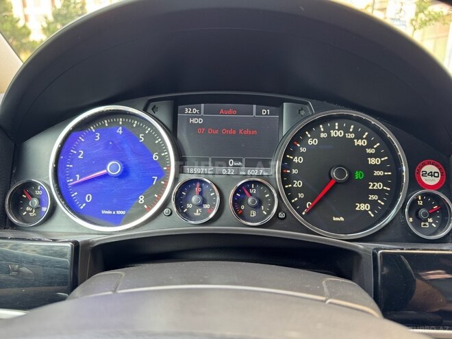 Volkswagen Touareg 2008, 185,100 km - 4.2 л - Bakı