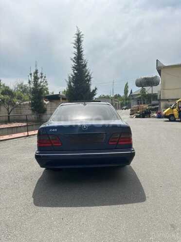 Mercedes E 240 1999, 470,000 km - 2.4 l - Göyçay