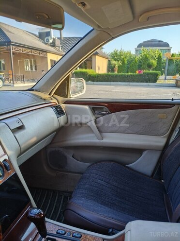 Mercedes E 240 1998, 294,582 km - 2.4 l - Gəncə