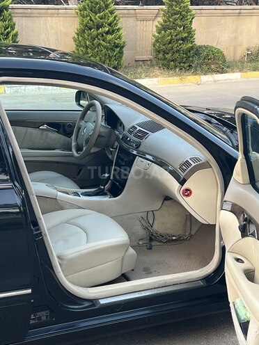 Mercedes E 240 2002, 318,000 km - 2.6 l - Bakı