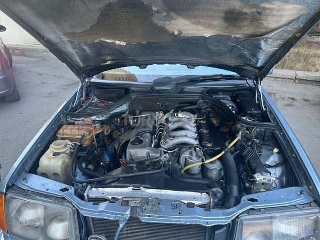 Mercedes E 250 1993, 368,000 km - 2.5 л - Bakı