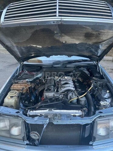 Mercedes E 250 1993, 368,000 km - 2.5 л - Bakı