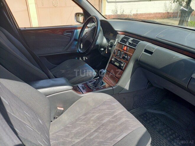 Mercedes E 220 d 2000, 225,000 km - 2.2 l - Tovuz