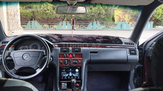 Mercedes E 200 1997, 426,373 km - 2.0 l - Qazax