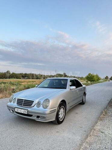 Mercedes E 220 d 2001, 355,000 km - 2.2 л - Bakı