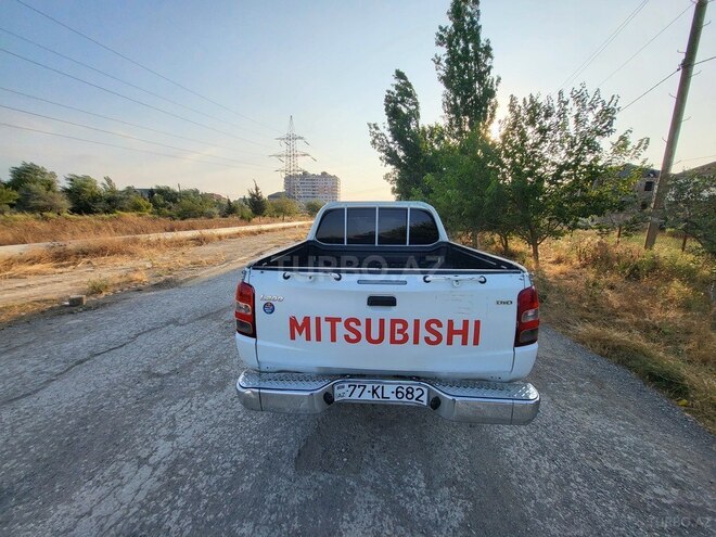 Mitsubishi L200 2015, 326,000 km - 2.5 l - Bakı