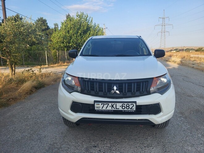 Mitsubishi L200 2015, 326,000 km - 2.5 l - Bakı