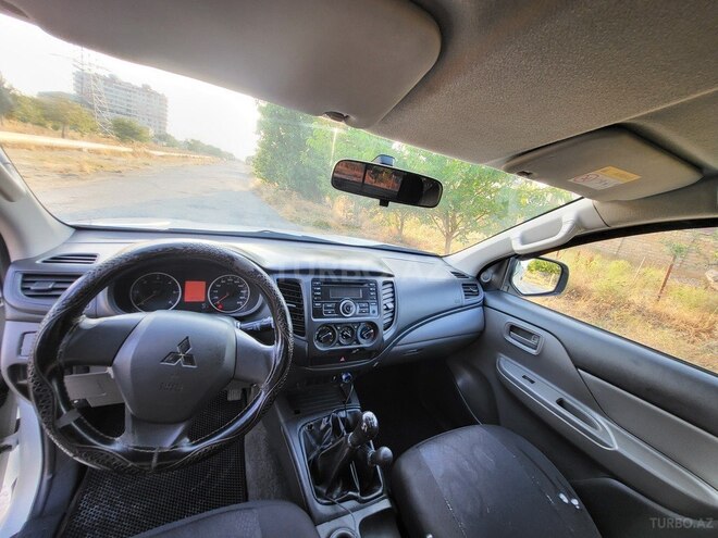 Mitsubishi L200 2015, 326,000 km - 2.5 l - Bakı