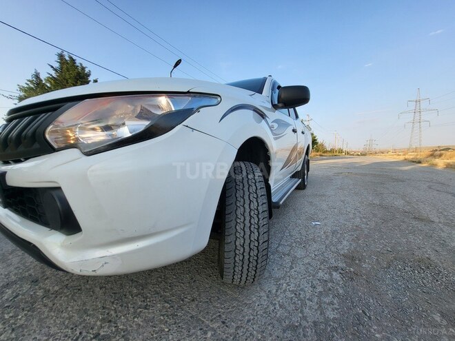 Mitsubishi L200 2015, 326,000 km - 2.5 l - Bakı