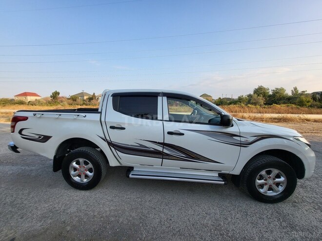 Mitsubishi L200 2015, 326,000 km - 2.5 l - Bakı