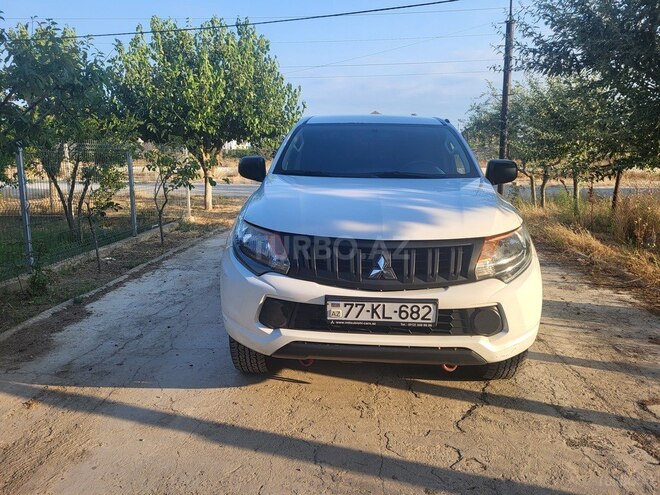 Mitsubishi L200 2015, 326,000 km - 2.5 l - Bakı