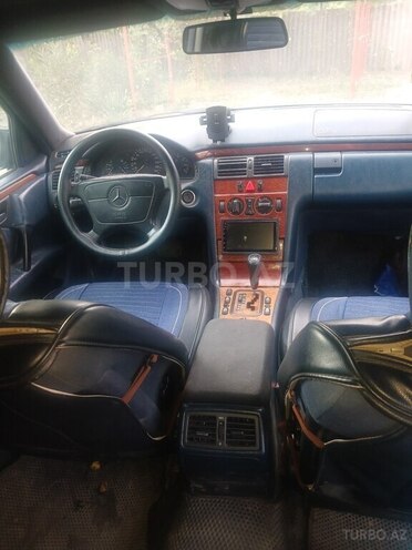 Mercedes E 200 1998, 585,651 km - 2.0 l - Ağcabədi