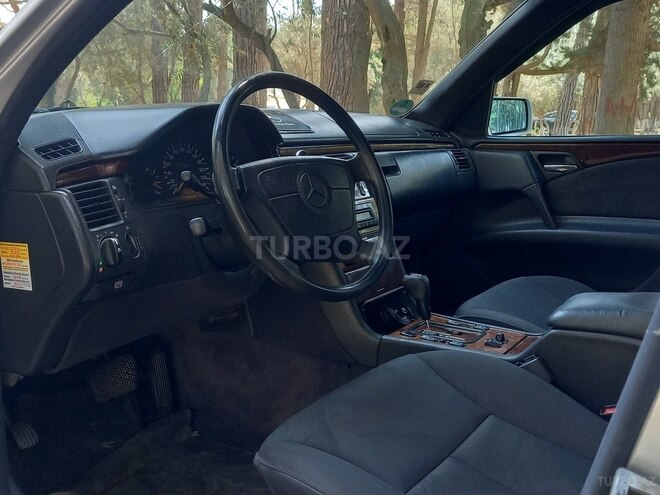 Mercedes E 240 1998, 330,000 km - 2.4 l - Bakı