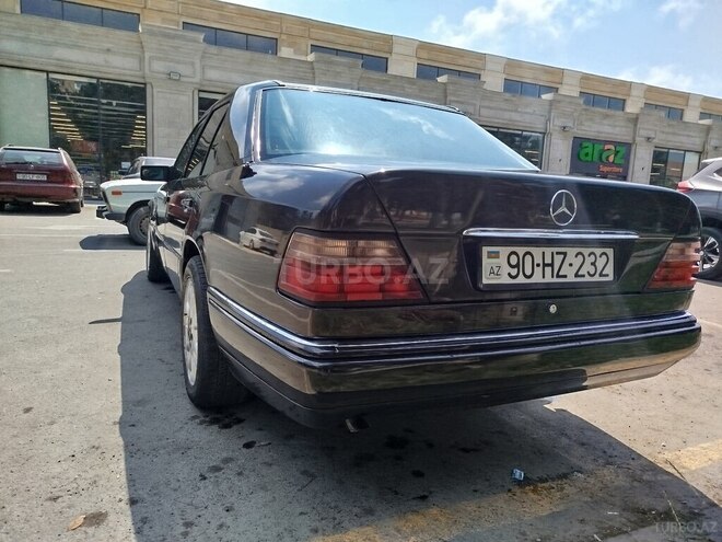 Mercedes E 220 1994, 333,726 km - 2.2 l - Bakı